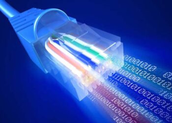 آغاز طرح توسعه شبکه فیبر نوری در استان قم