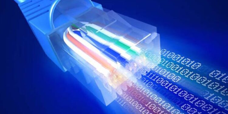 آغاز طرح توسعه شبکه فیبر نوری در استان قم