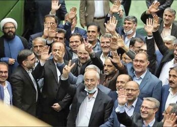 نمایندگان مجلس خودشان را از شفافیت انتشار حقوق مستثنی کردند