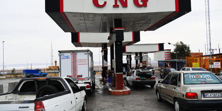 صرفه‌جویی روزانه ۱۲۵ هزار مترمکعب CNG در قم