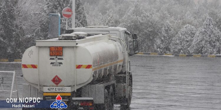 تجلی خدمت همزمان با نزول رحمت الهی توسط کارکنان شرکت ملی پخش فرآوردههای نفتی قم