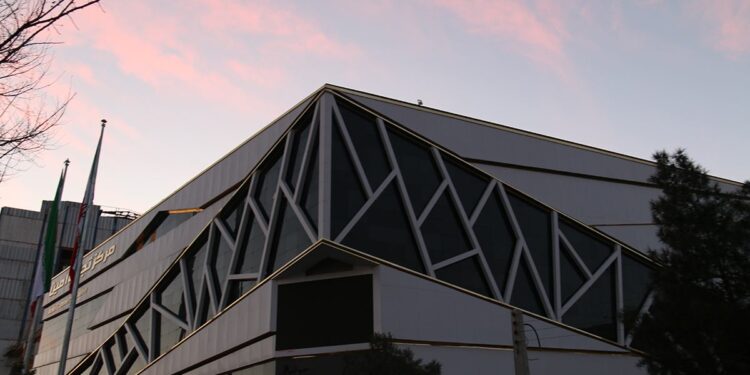 ساخت مجتمع امین به پشتوانه 60 سال احداث پاساژهای تجاری در قم و تهران