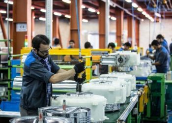 مدیرعامل شرکت شهرک‌های صنعتی قم عنوان کرد: ایجاد شغل در بخش صنعت تنها با 450 متر مکعب آب