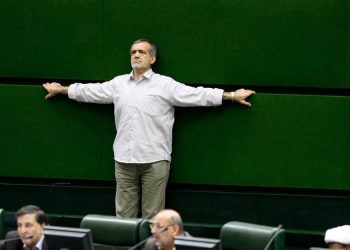 سوال یک خبرنگار از مسعود پزشکیان: از کدام علم اقتصاد سخن می‌گویید؟