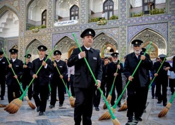 به میمنت دهه کرامت؛همه خادم باشیم!