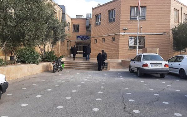 آوارگی دانش آموزان با حاتم بخشی مدرسه در قم