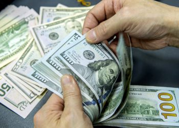 بازگشت ارزهای گمشده؛ انحراف تجار از عرضه ارز وارداتی، زخم کهنه‌ای که تازه شد