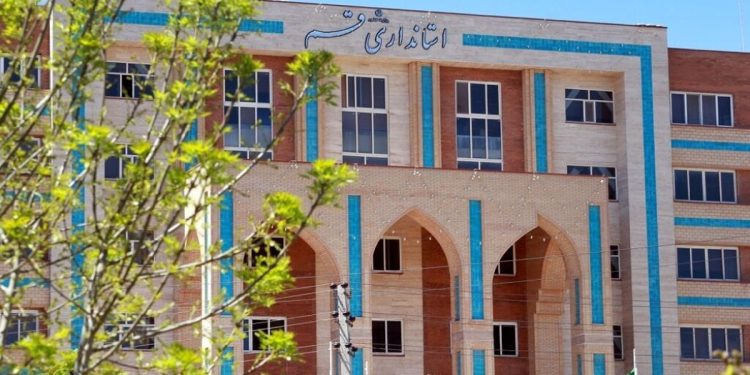 کاهش ساعات کاری ادارات و بانکهای قم به دلیل شرایط اضطراری