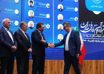 گروه صنعتی تندگویان صادرکننده نمونه ملی شد؛ افتخارآفرینی تولیدکننده الیاف پلی‌استر